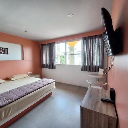 In Phuket House Otel Dış mekan fotoğraf