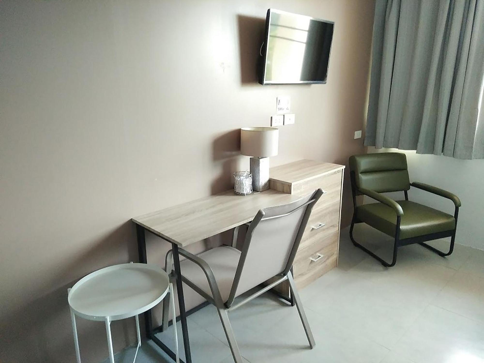 In Phuket House Otel Dış mekan fotoğraf