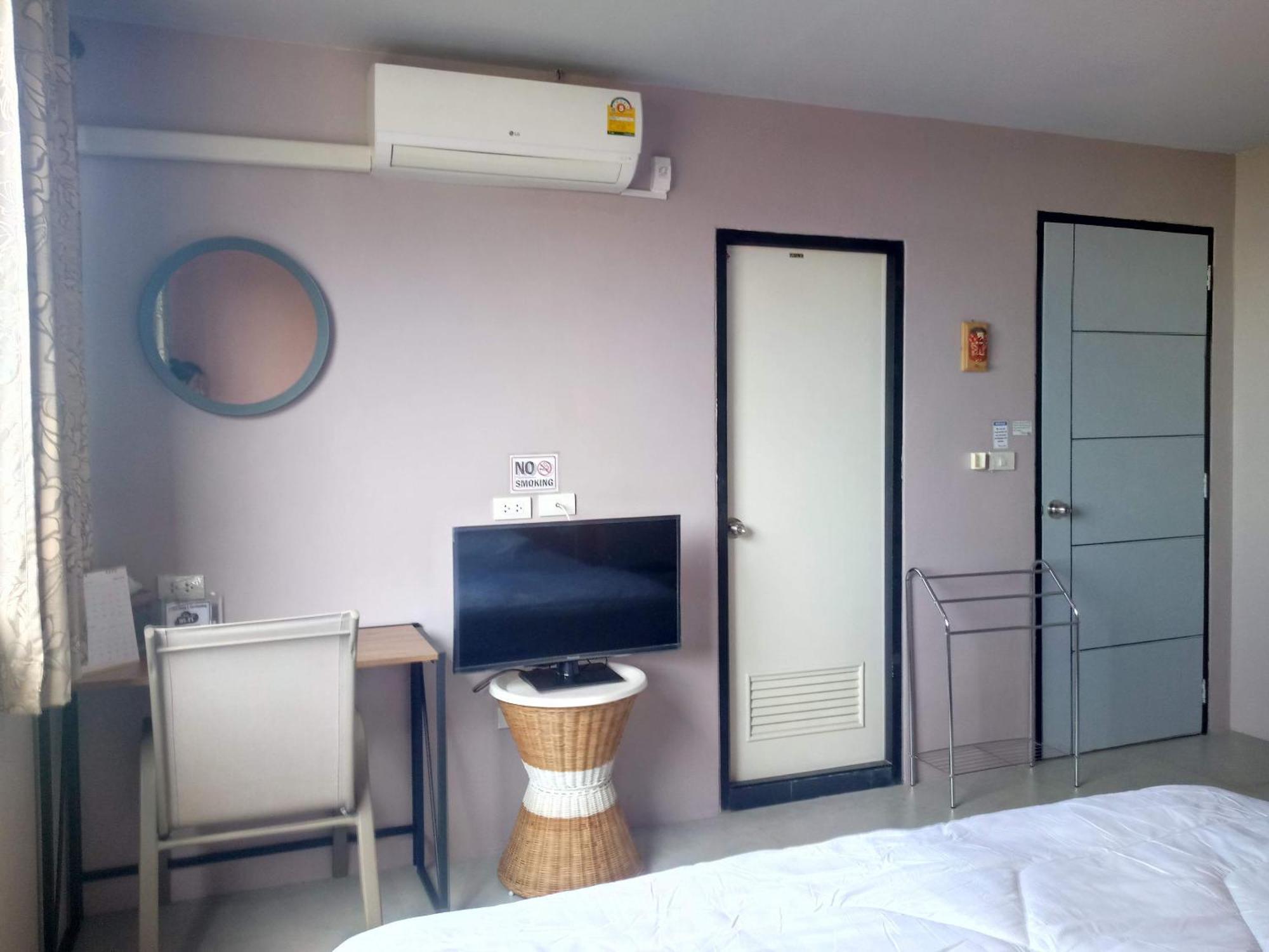 In Phuket House Otel Dış mekan fotoğraf
