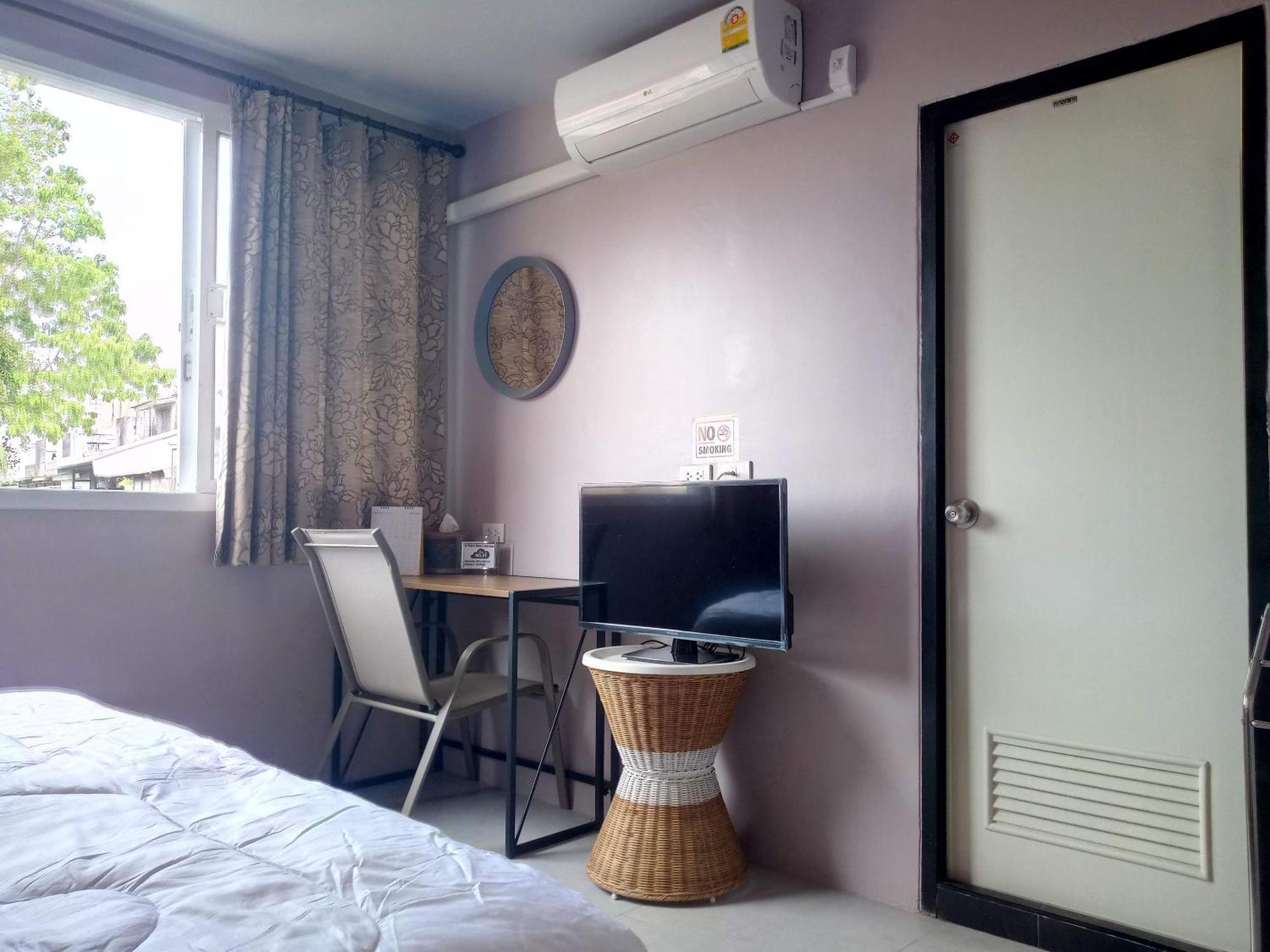 In Phuket House Otel Dış mekan fotoğraf