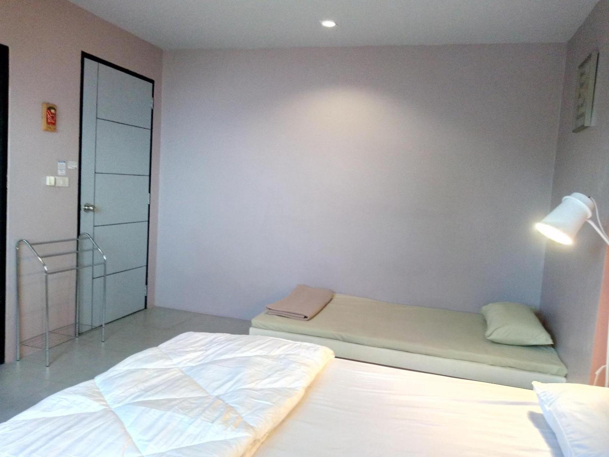 In Phuket House Otel Dış mekan fotoğraf