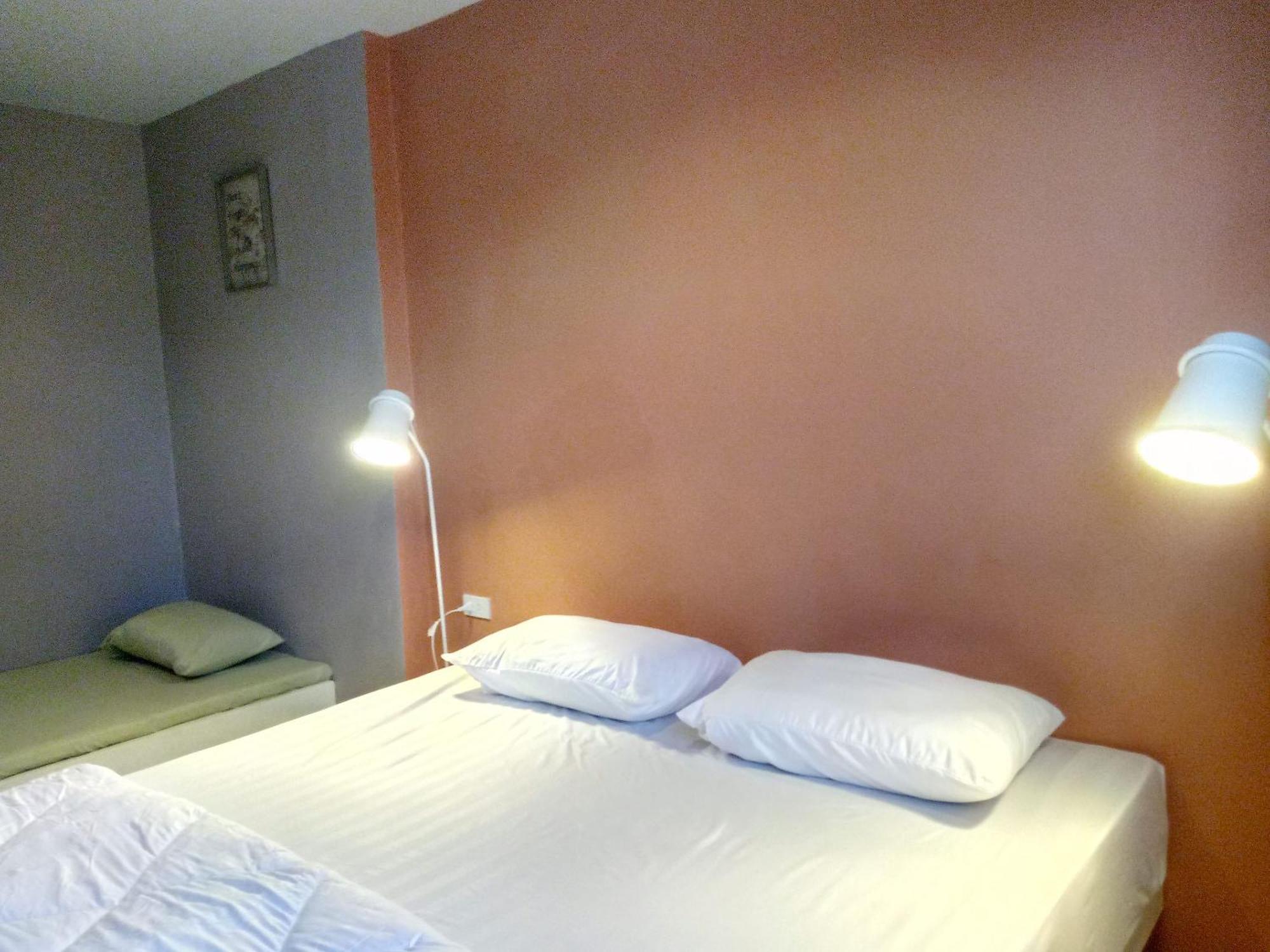 In Phuket House Otel Dış mekan fotoğraf