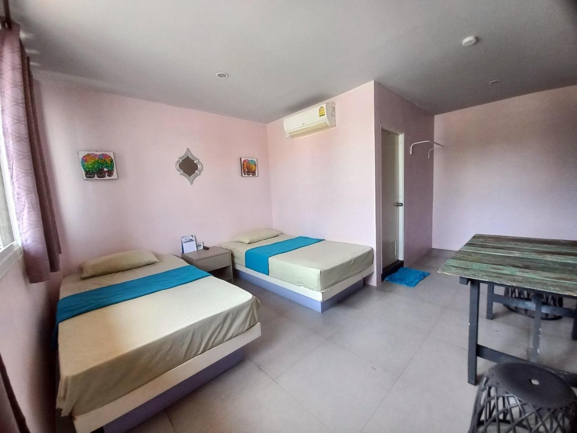 In Phuket House Otel Dış mekan fotoğraf