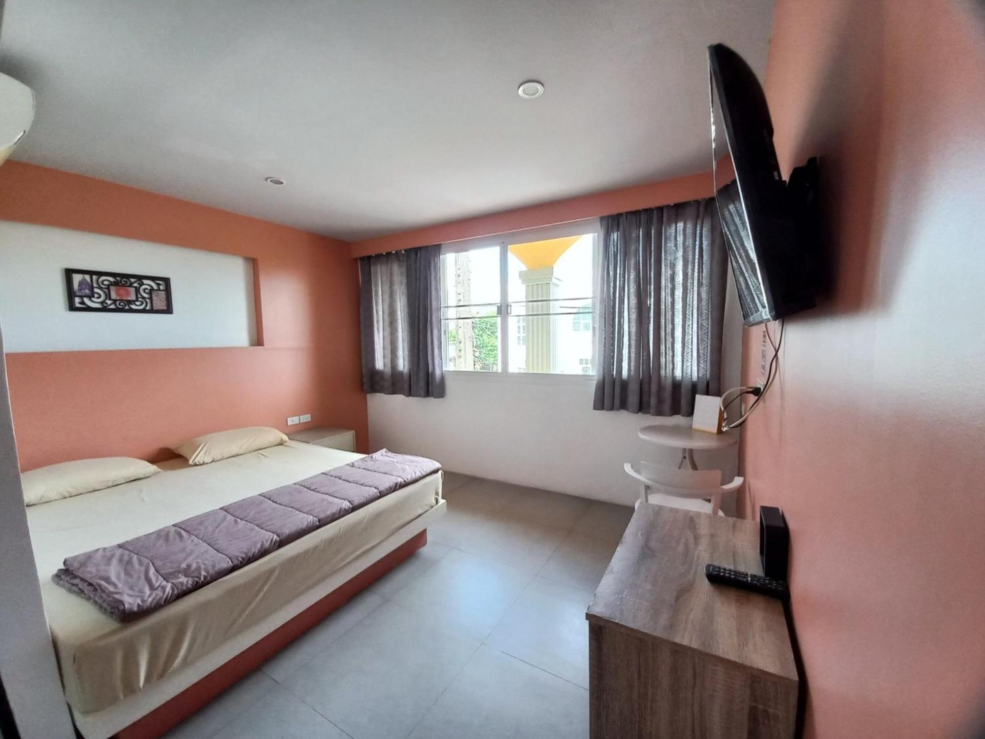 In Phuket House Otel Dış mekan fotoğraf