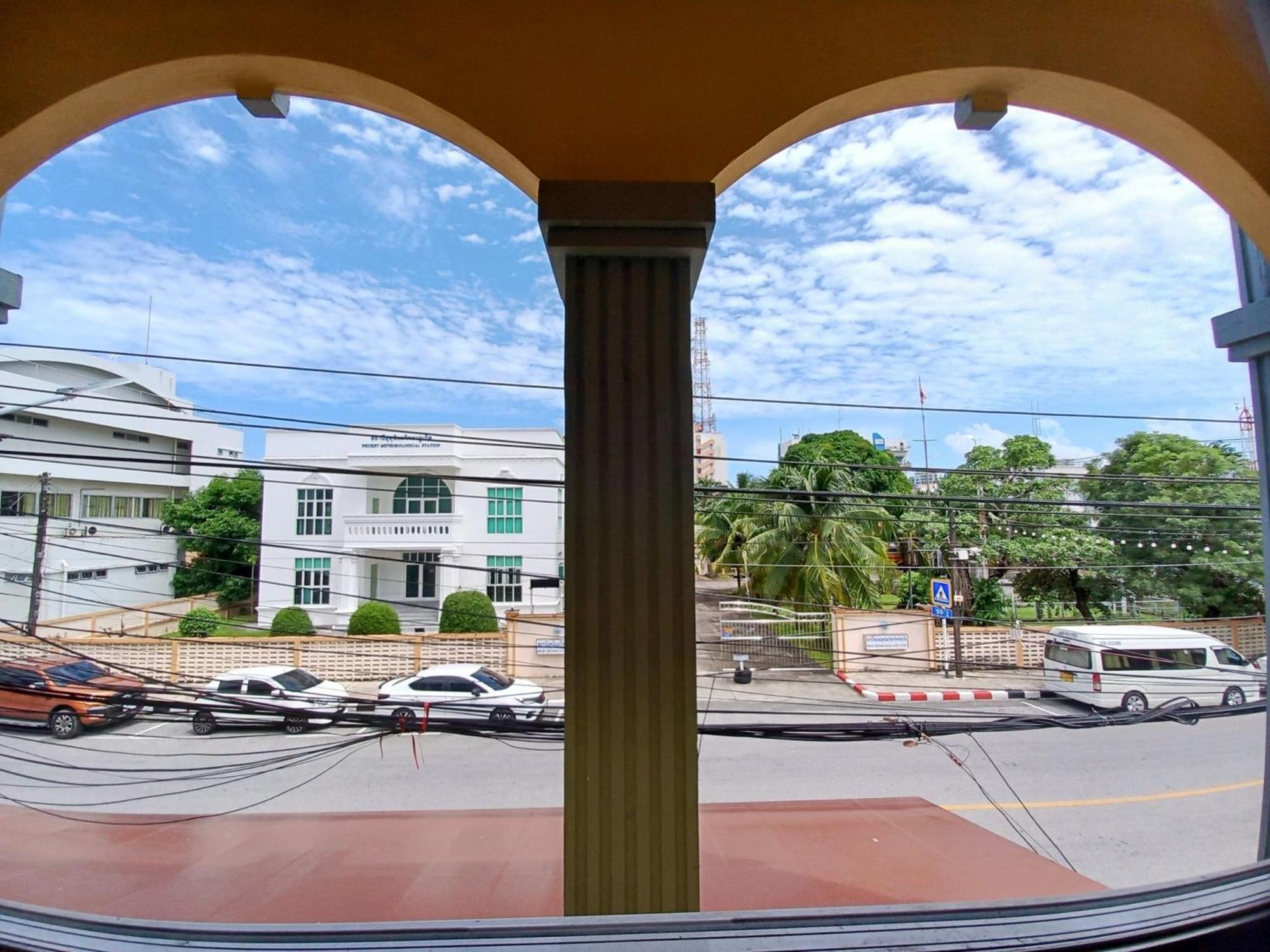 In Phuket House Otel Dış mekan fotoğraf