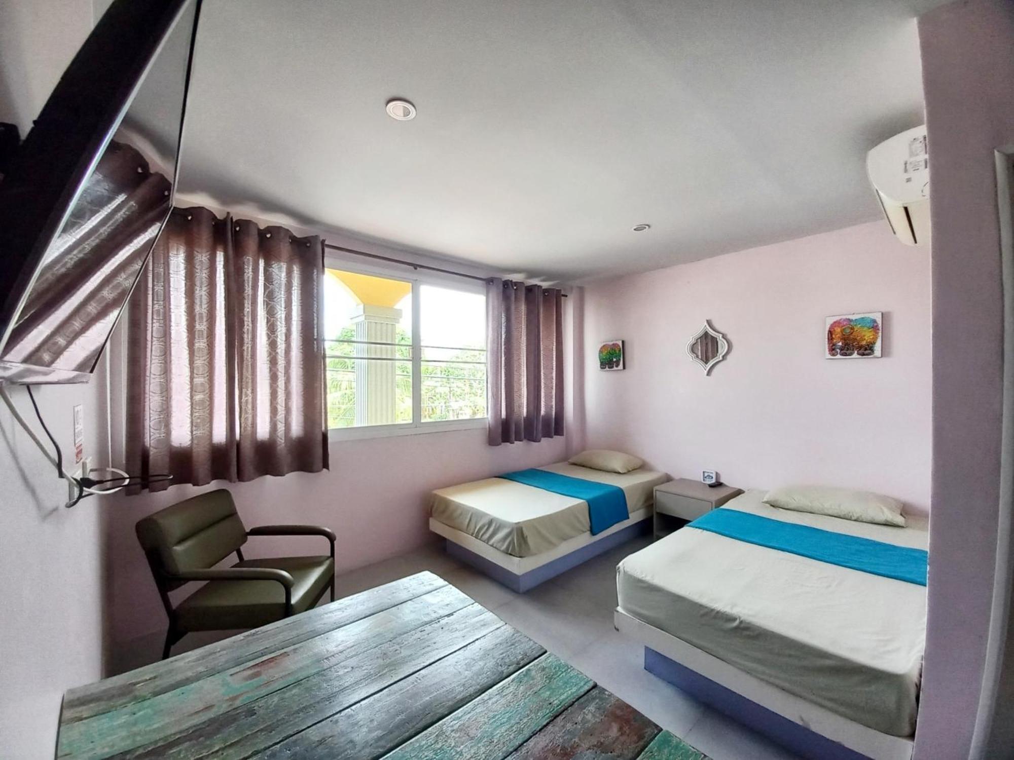 In Phuket House Otel Dış mekan fotoğraf