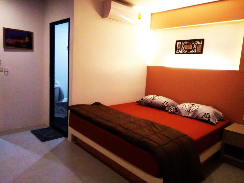 In Phuket House Otel Dış mekan fotoğraf