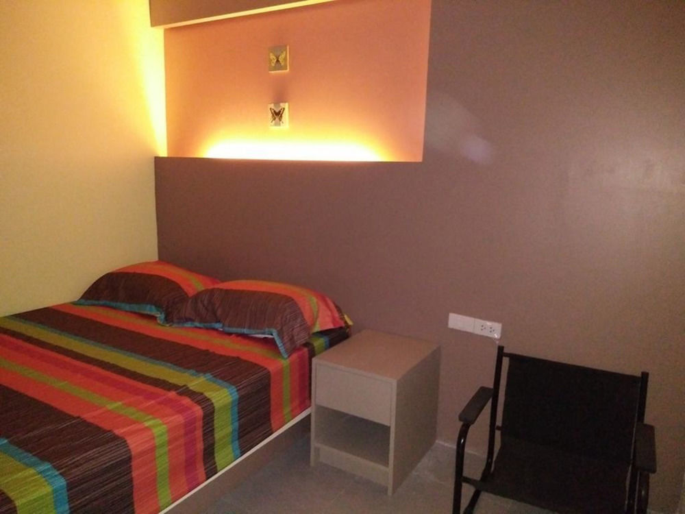 In Phuket House Otel Dış mekan fotoğraf
