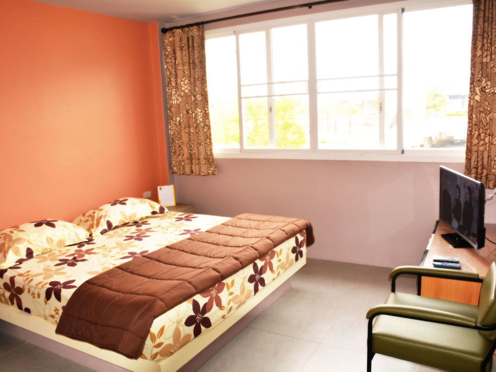 In Phuket House Otel Dış mekan fotoğraf